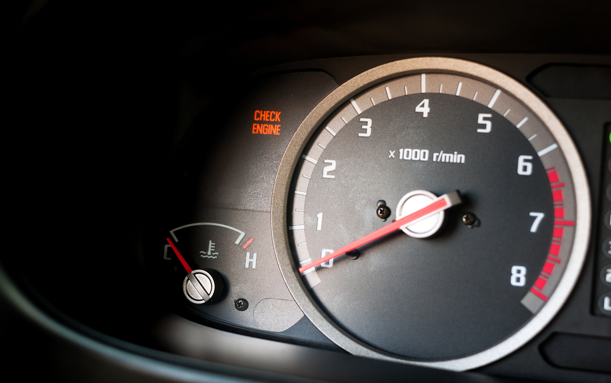 5 Common Reasons The Check Engine Light Comes On | TheUSAutoRepair.com 2008 Ford 6.4 Diesel Check Engine Light