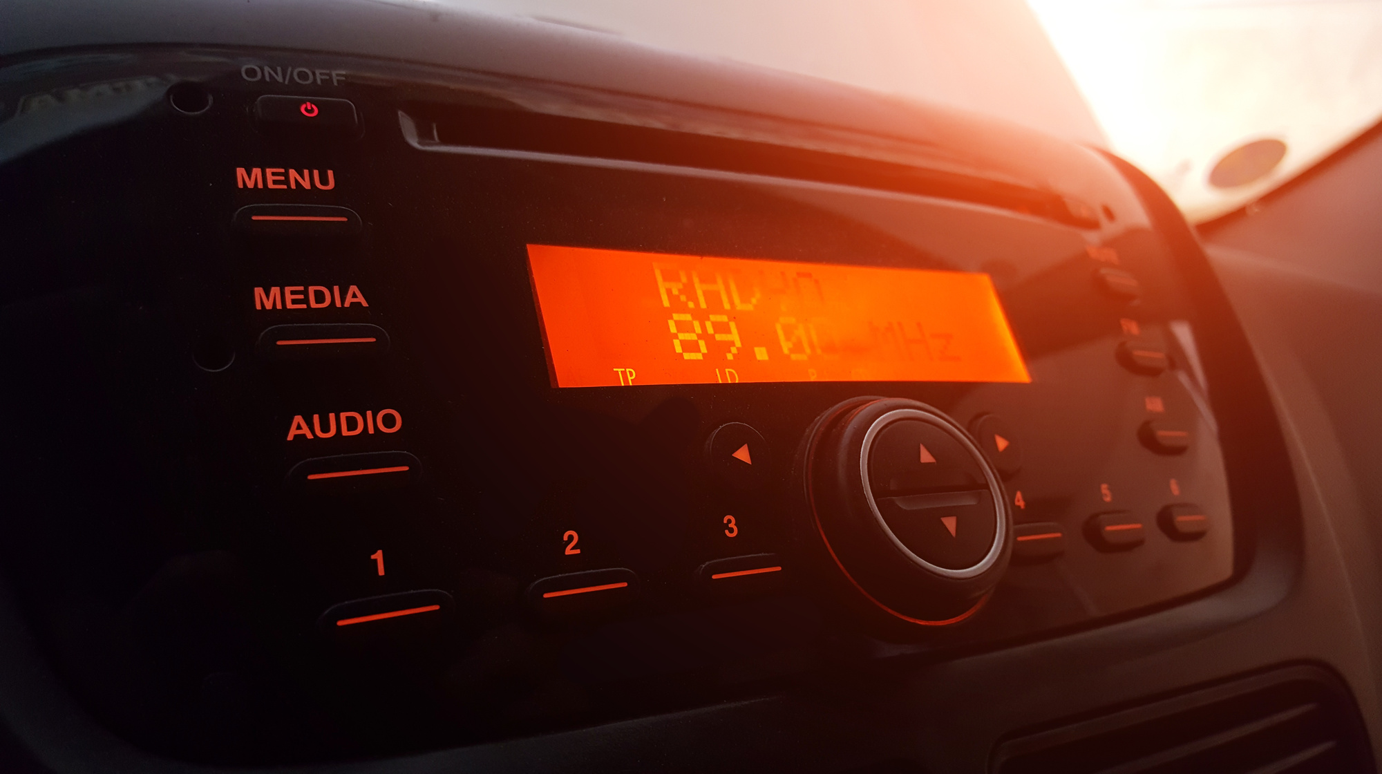 5 Tips For Installing a New Car Radio